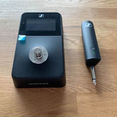 Sennheiser XSW-D Digital Wireless Instrument Pedalboard System Set with 1/4" Transmitter and Receiver - open **clean & complete in-box! image 1