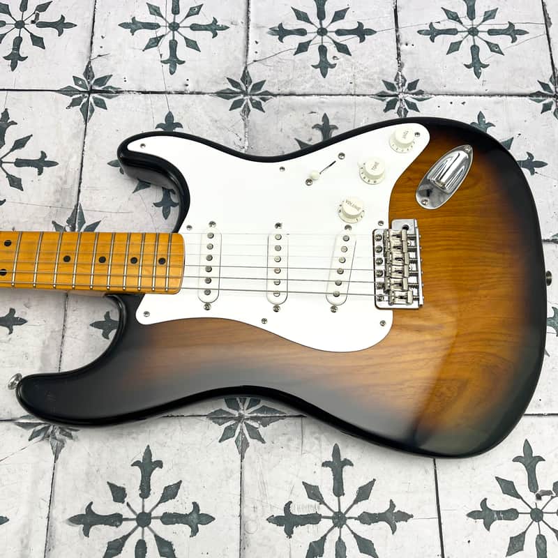 Fender 70th Anniversary American Vintage II '54 Stratocaster • -Color Sunburst • 2024 • 8.25 lb
