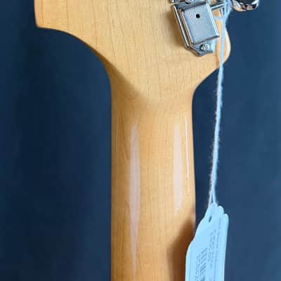 Squier Classic Vibe 70's Stratocaster HSS Electric Guitar Walnut Finish imagen 10