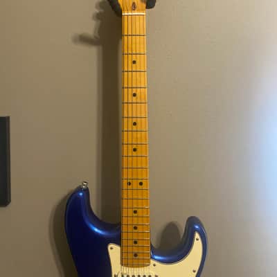 Fender American Ultra Stratocaster with Maple Fretboard 2019 - Cobra Blue image 9