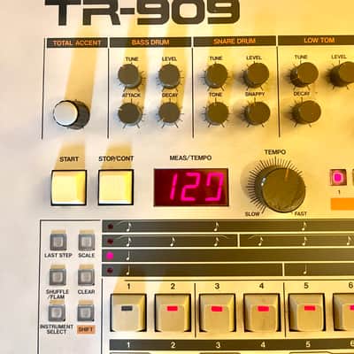 Roland TR-909 Rhythm Composer 1983 - 1985 - White image 2