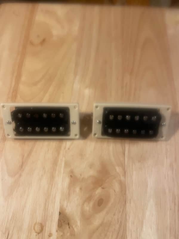 Gibson Custombucker Set No Covers Black w/ Cream Pickup Rings