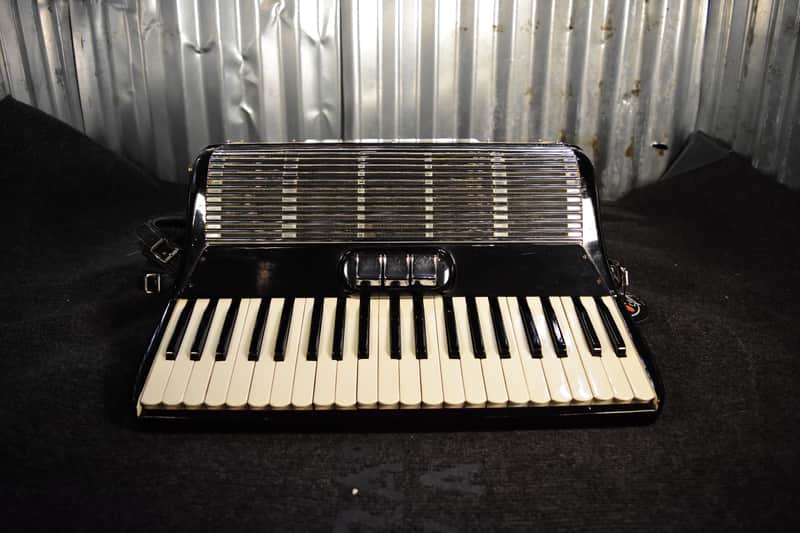 Guerrini Company 2/4 Student Accordion image 1