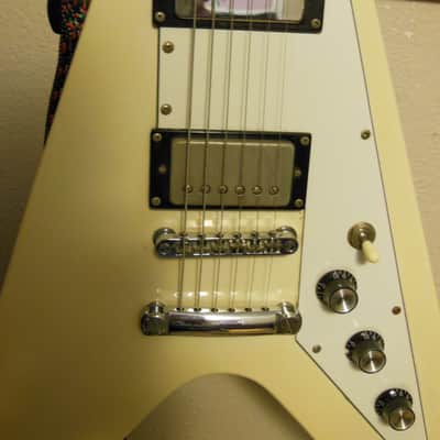 SX flying V 2000s Aged Alpine White (Essex) image 5