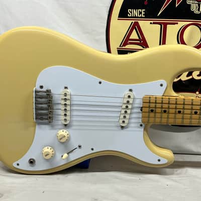 Fender 1981 Bullet Doublecut Electric Guitar with Hard Shell Case image 4