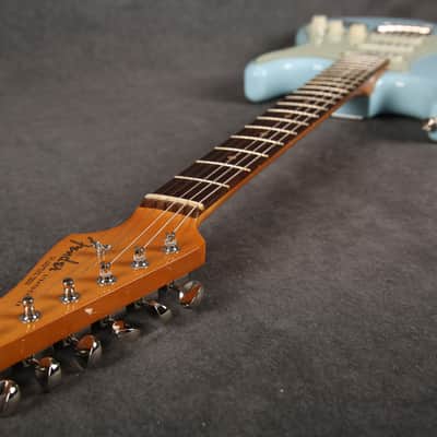 Fender Vintera III Early 60s Stratocaster - Sonic Blue - 2nd Hand image 15