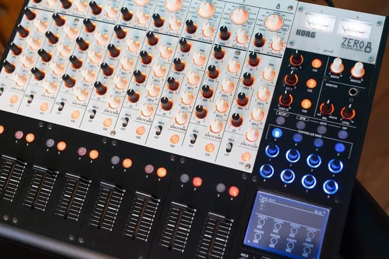 Korg ZERO8 - 8 Channel Digital Mixer with alot of effects
