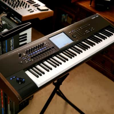 MUST SEE!!! KORG KRONOS 2 73 UPGRADED FULLY SERVICED AND IN AMAZING CONDITION!