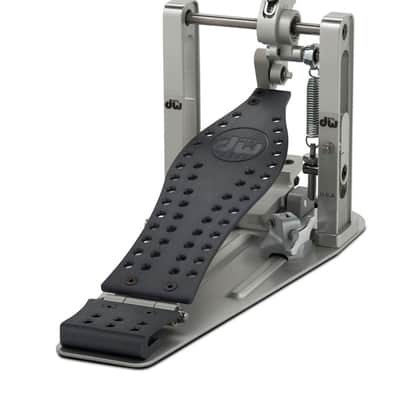 DW MFG Series Machined Direct Drive Single Pedal w/ Bag, Gun Metal Edition (DWCPMDDGR) image 3