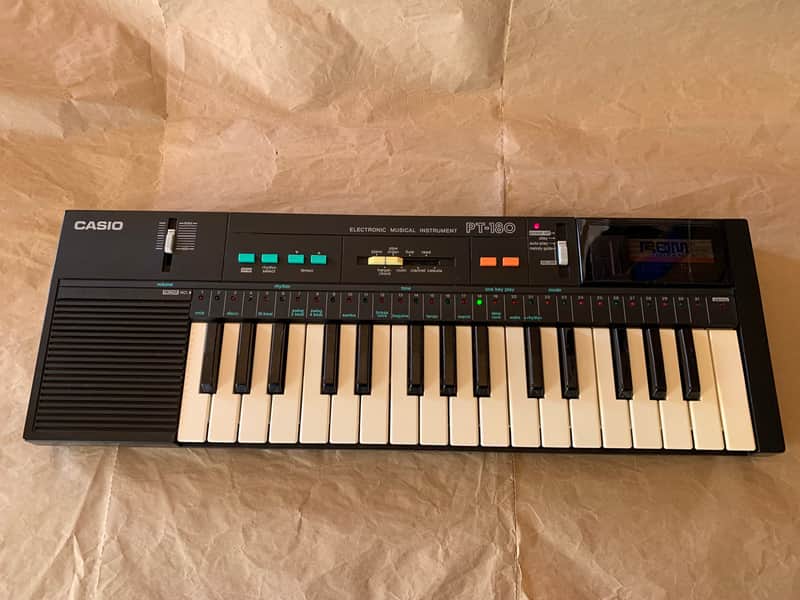 Casio  Pt-180 32 key mini keyboard synth  80s - Black   VGC image 1