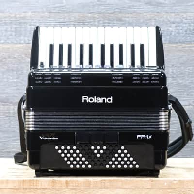 Roland FR-1X V-Accordion 26-Key 72-Bass Black Digital Piano Accordion w/Bag