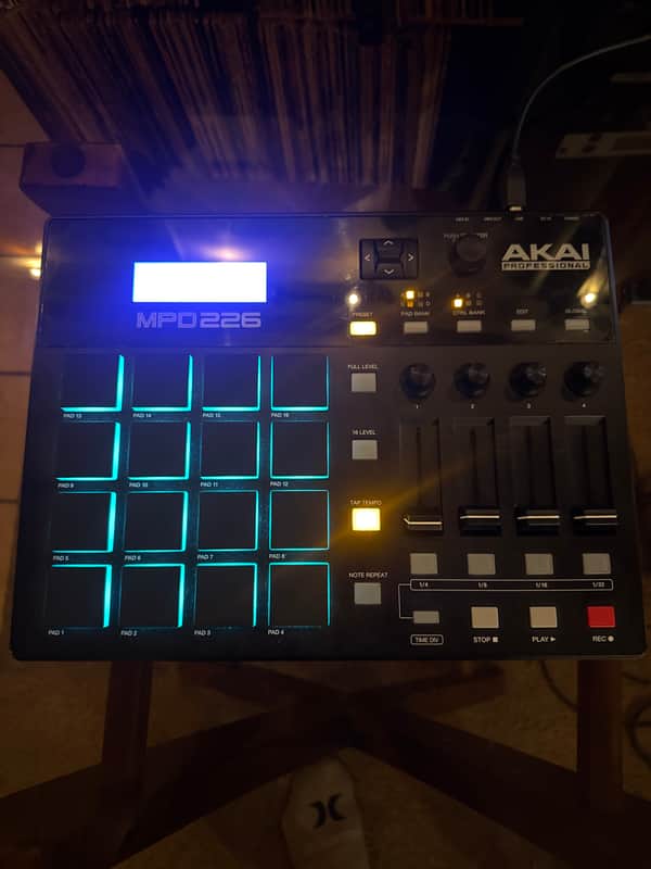 Akai MPD226 2015 - Present - Black