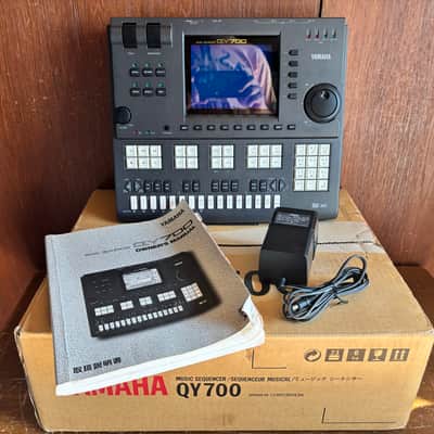 Yamaha QY700 Music Sequencer High-End Sequencer Workstation w/ box, power supply image 1