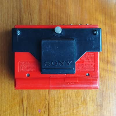 Sony WM F65 1985 - Sony Walkman radio recorder Cassette player WM F65 red working image 8