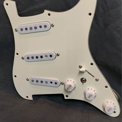 Rock'n R Guitars Loaded SSS for Strat Pickguard W/GM Alnico 5 62z's & Mods 2026 - Cotton image 1