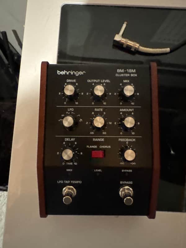 Behringer BM-18M Cluster Box