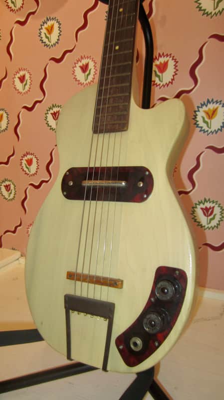 Kay Stratotone Circa 1952 - Blonde image 1