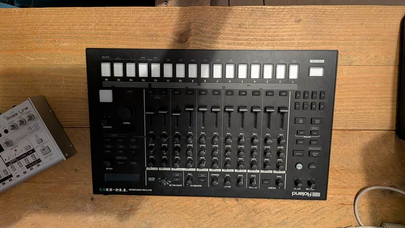 Roland TR-8S AIRA Rhythm Performer with Sample Playback 2018 - Present - Black image 1