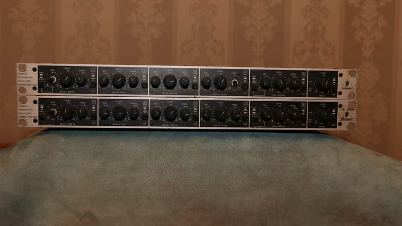 Behringer 5-band parametric equalizer / peq 305 / Vintage / 2 pieces image 1