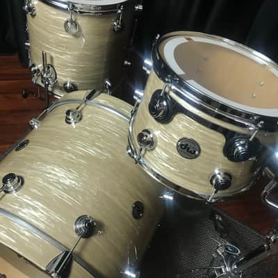 DW Drums Collector's Series Drum Workshop Pure Maple 333 Creme Oyster 3pc kit image 1