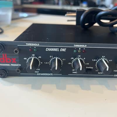 dbx 166XL Stereo Compressor / Limiter / Gate with IEC power cable & rack mount bolts/washers image 2