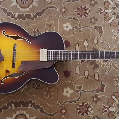 Eastman AR403CE-SB Single Cutaway Hollow-Body Archtop Sunburst