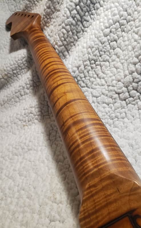 Immagine # HGS-R7-Unbelievable,5A,Nitro,Roasted flame maple neck with Killer flame maple head stock and NO fret tangs. Made for a Strat body. You never felt frets like this.! - 1