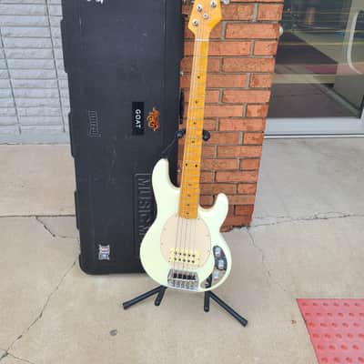 Ernie Ball Music Man Classic StingRay 5 White with Official Case image 1