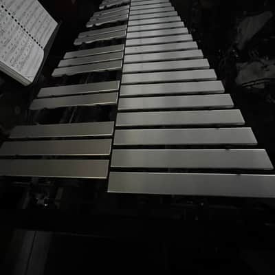 Yamaha Intermediate Vibraphone, 3 Octave, Graduated Silver Bars, w/Motor & Cover image 4