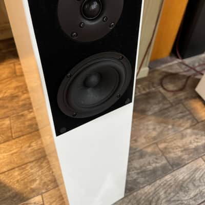 Verity Audio Finn - Gloss White image 2