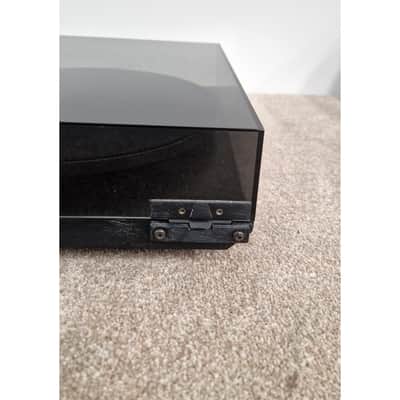 REGA Planar 3 Turntable - Iconic Design - Good image 15