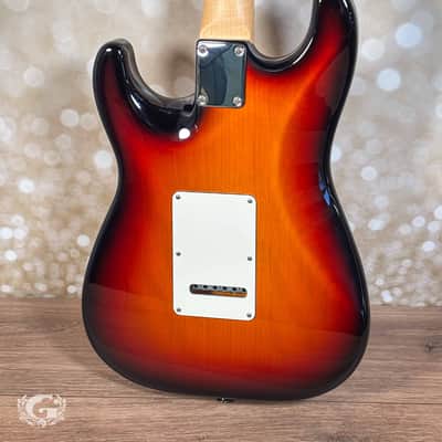 Suhr Classic S SSS Maple 2025 - 3 Tone Sunburst image 6