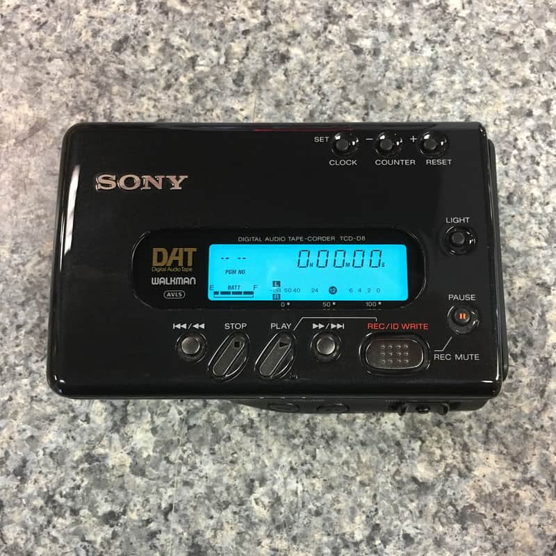 Sony TCD-D8 Portable DAT Recorder w/ Case image 1