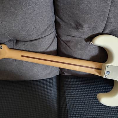 Fender Stratocaster white with maple neck 2021 - White image 4