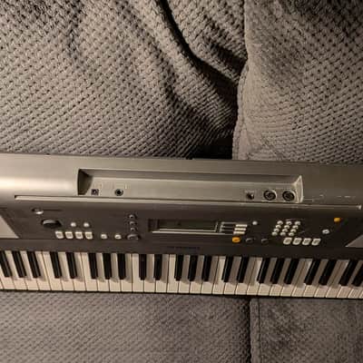 Yamaha YPT-310 61 Key Electric Keyboard image 2