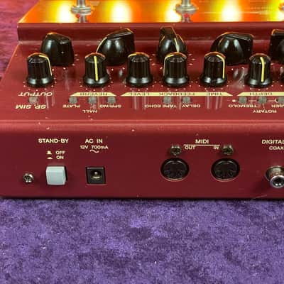 Yamaha DG Stomp (Model X5655) Digital guitar preamp and multi-effects pedal w/ Power Supply image 9