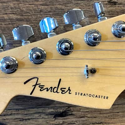 2008 Fender American Deluxe Stratocaster Gloss 3-Tone Sunburst Finish Left-Handed Electric Guitar image 9