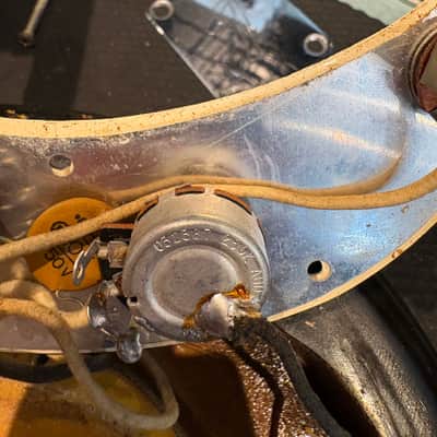 Fender Precision Bass 1966 - Sunburst w/ Non-Original Chipboard Case image 18