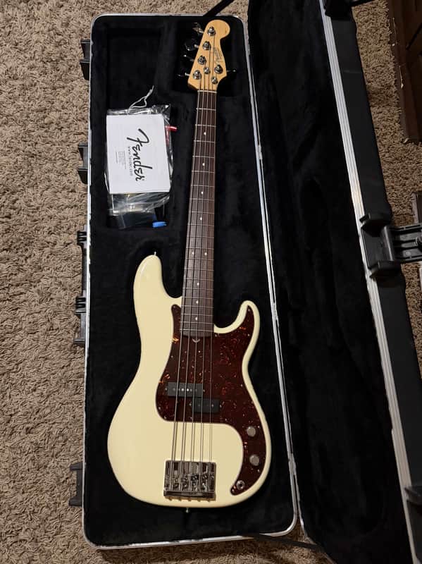 Fender American Standard Precision BassⅤ Fender American Standard Precision V Electric Bass, 5-String Maple