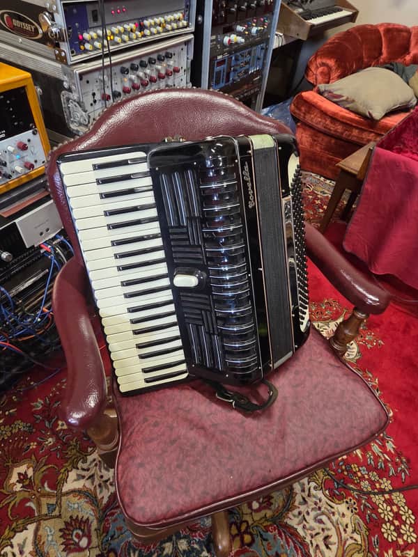 Covella Made In Italy Piano Accordion 41/120 W Straps And Case image 1