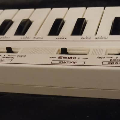 Casio PT-1 29-Key Mini Synthesizer 1982 - 1988 - White image 3