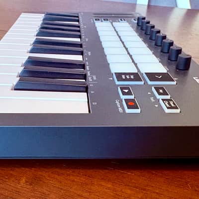 Novation LaunchKey Mini MIII Keyboard Controller + MIDI Dongle! image 7
