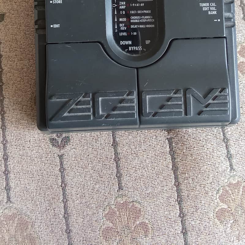 2000s Zoom 505 Multi-Effects Black