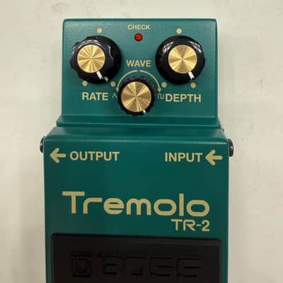 Boss Roland TR-2 Tremolo Guitar Effect Pedal image 2