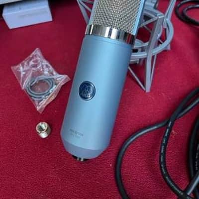 AKG P820 First Generation 2011 - Silver Blue image 2