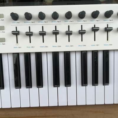 Arturia Keylab 49 Midi Keyboard - White image 6