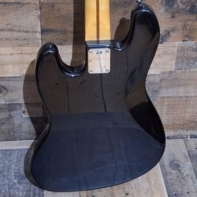 2000 Fender Standard Jazz Bass with Hardshell Case image 8