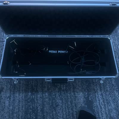 Pedaltrain Metro 24 with Hard Case and Voodoo Pedal Power 3 Supply image 1