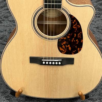 Larrivée OMV-40 with Mahogany, Sitka Spruce & L.R. Baggs Stagepro Element Pickup image 13