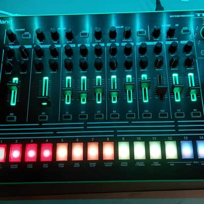 Roland AIRA TR-8 Rhythm Performer Drum Machine 2014 - Present - Black
